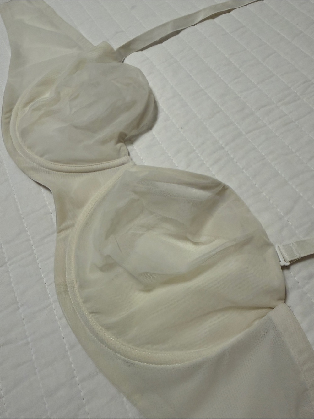 SKIMS Ultra Fine Mesh Strapless Bra | Cream | 38DD | EUC